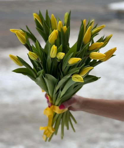 Букет жёлтых тюльпанов "Чудесный день" с доставкой на дом по Трудовой